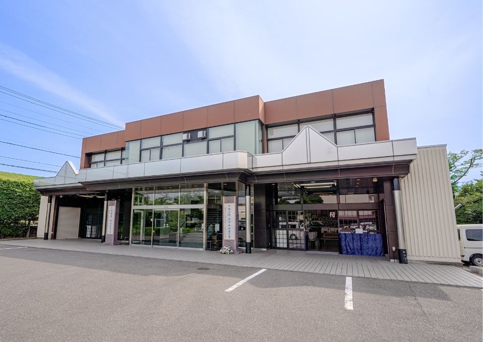 施設情報本館の大規模な式場の式場内
